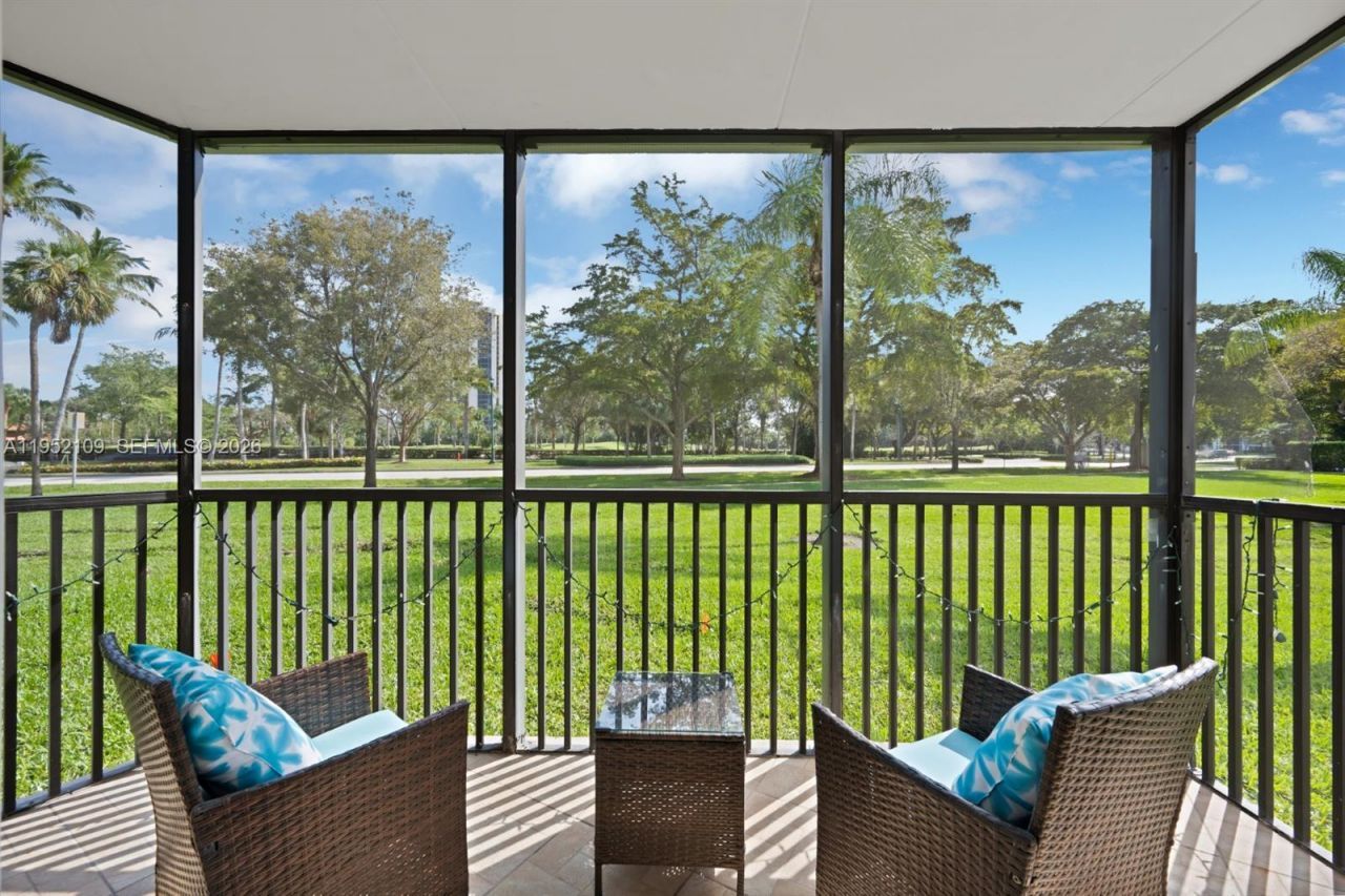 3101 N Country Club Dr , Unit 105, Aventura, FL 33180 Photo