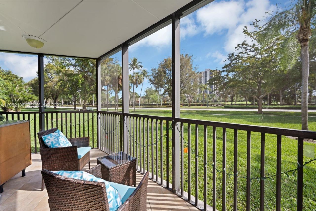 3101 N Country Club Dr , Unit 105, Aventura, FL 33180 Photo