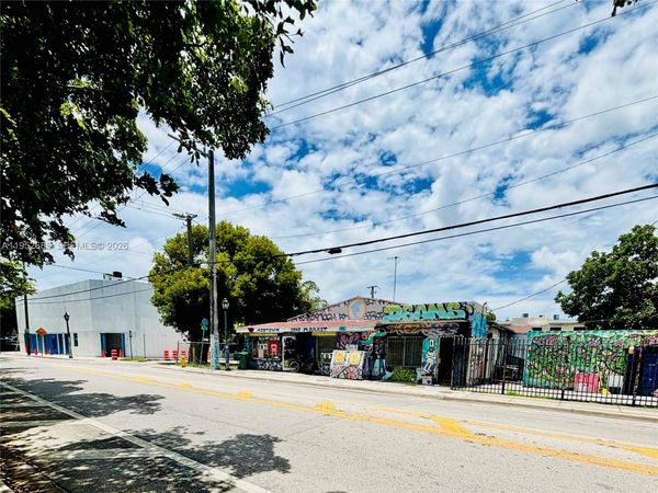 203 NW 35th St, Miami, FL 33127