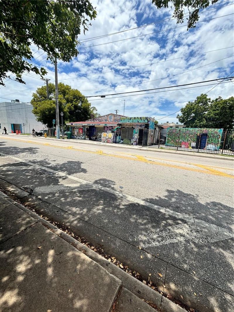 203 NW 35th St, Miami, FL 33127 Photo