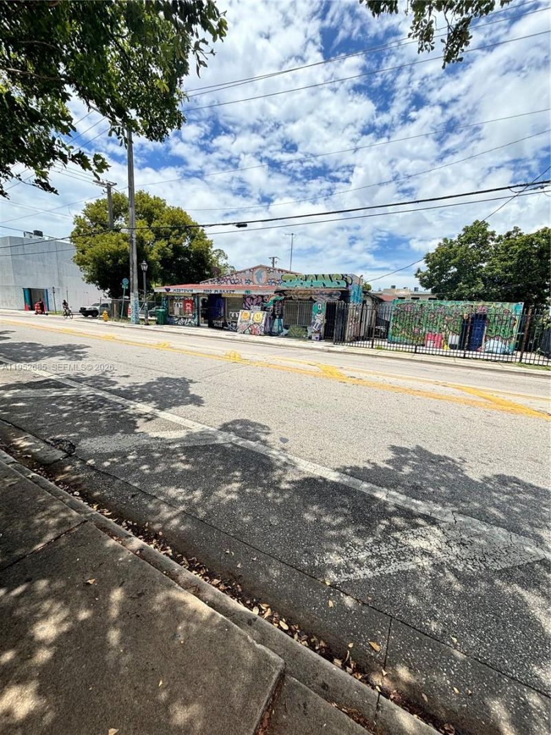 203 NW 35th St, Miami, FL 33127 Photo