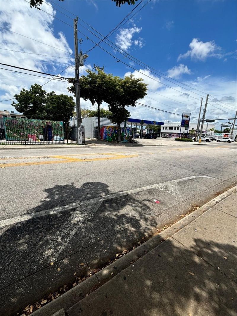 203 NW 35th St, Miami, FL 33127 Photo