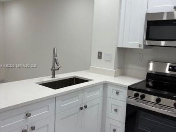 2154 W 60th St, Unit 12215, Hialeah, FL 33016