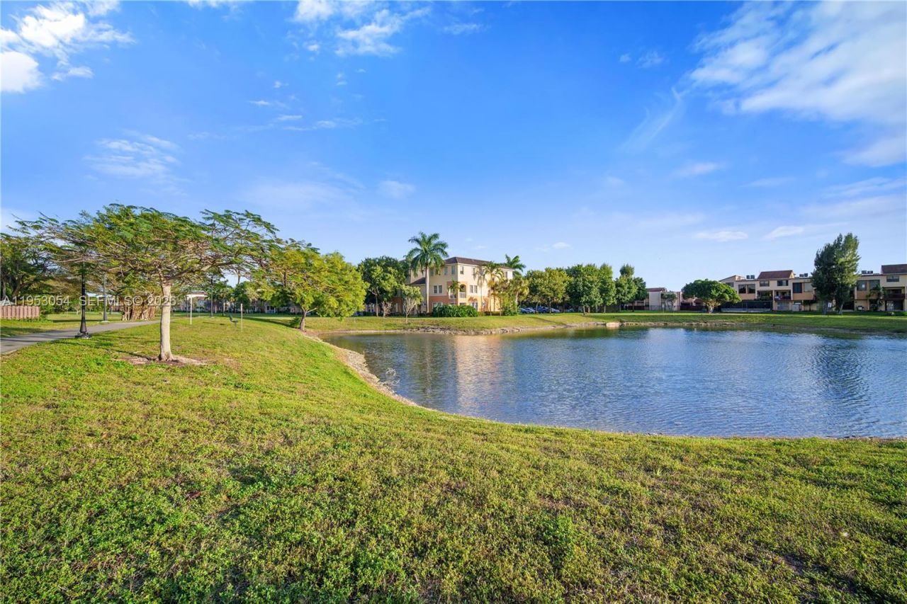 10242 NW 7th St, Unit 209, Miami, FL 33172 Photo