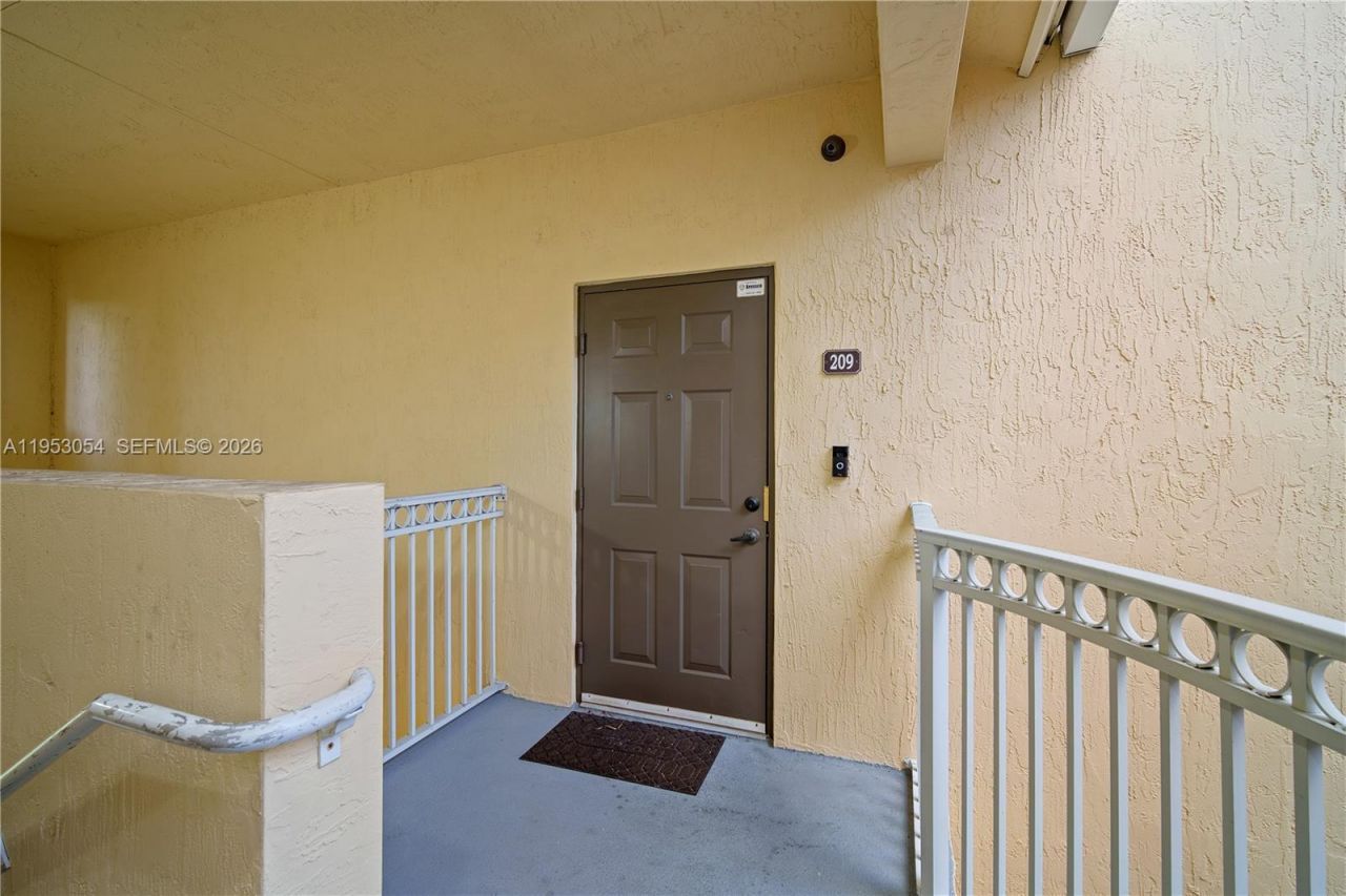 10242 NW 7th St, Unit 209, Miami, FL 33172 Photo