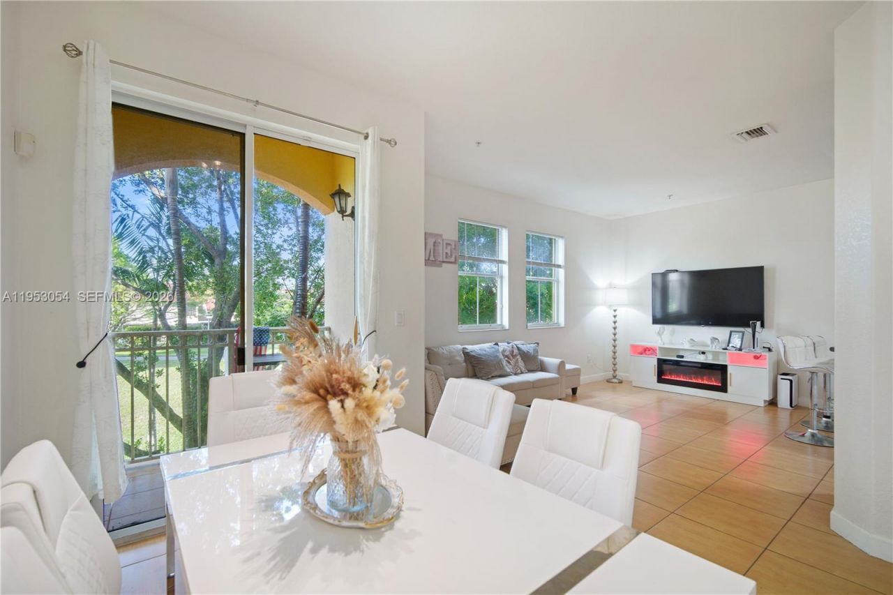 10242 NW 7th St, Unit 209, Miami, FL 33172 Photo