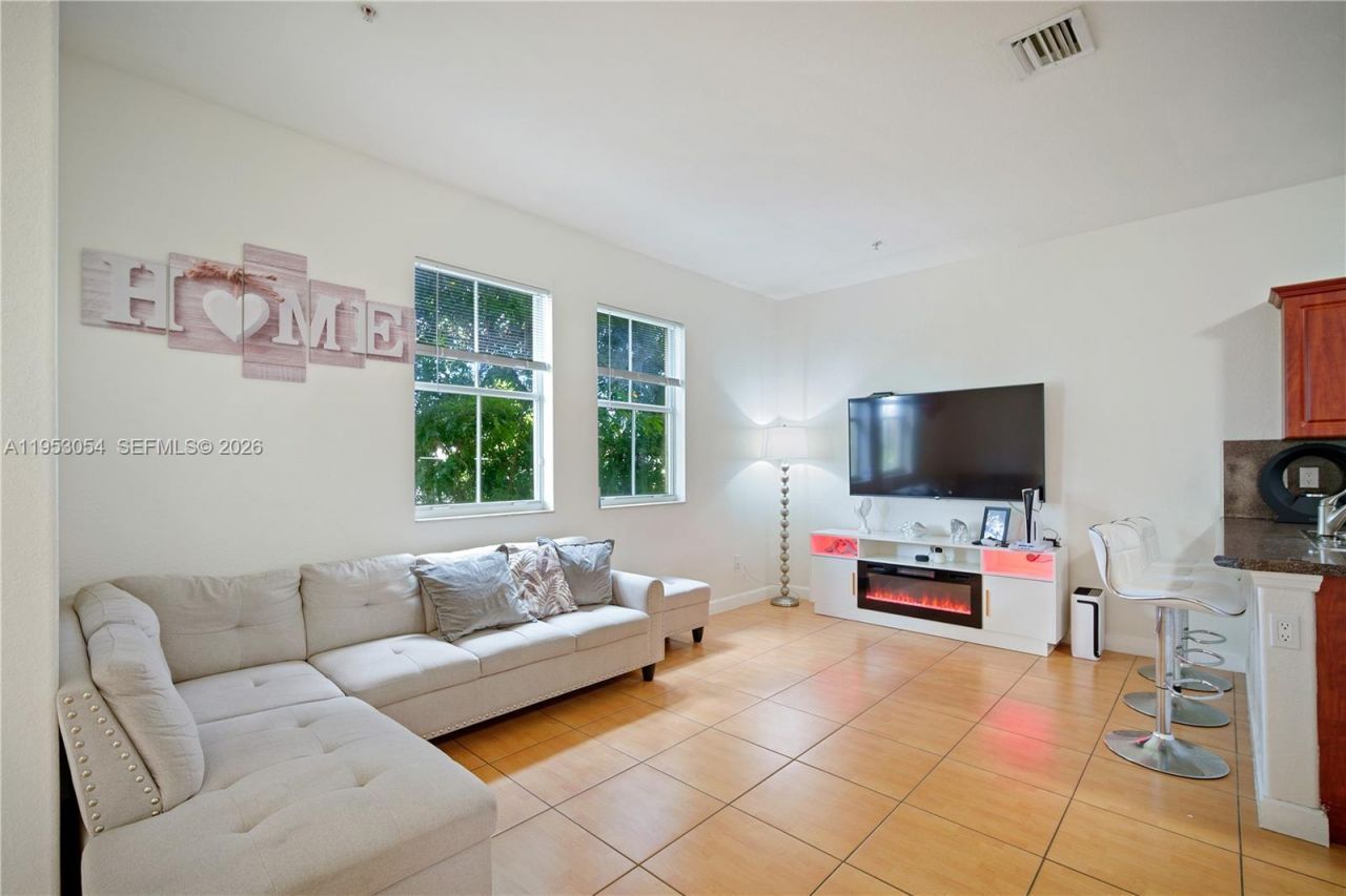 10242 NW 7th St, Unit 209, Miami, FL 33172 Photo