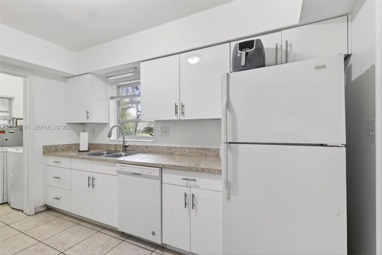 4851 University Dr, Coral Gables, FL 33146 Photo