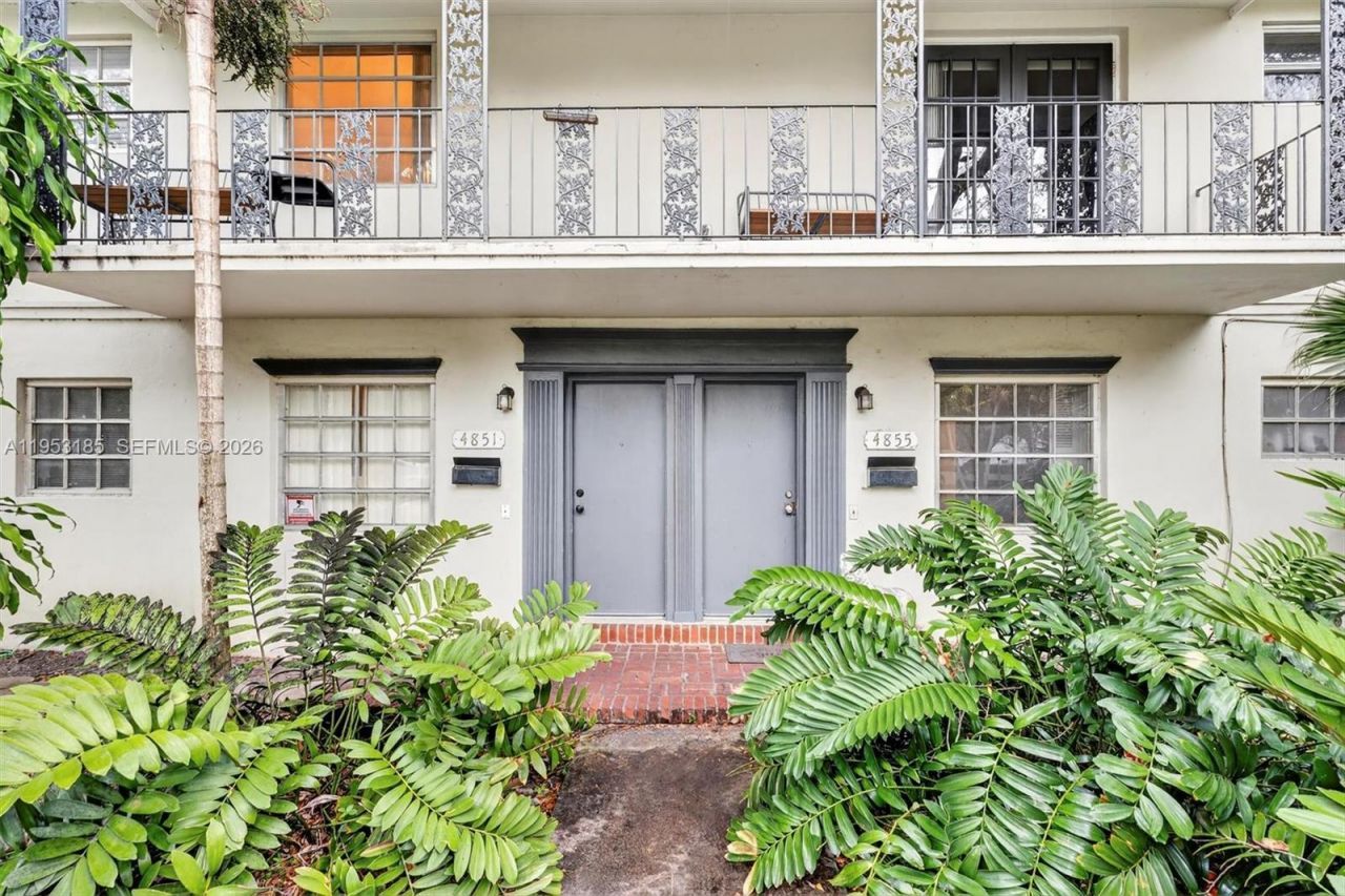 4851 University Dr, Coral Gables, FL 33146 Photo