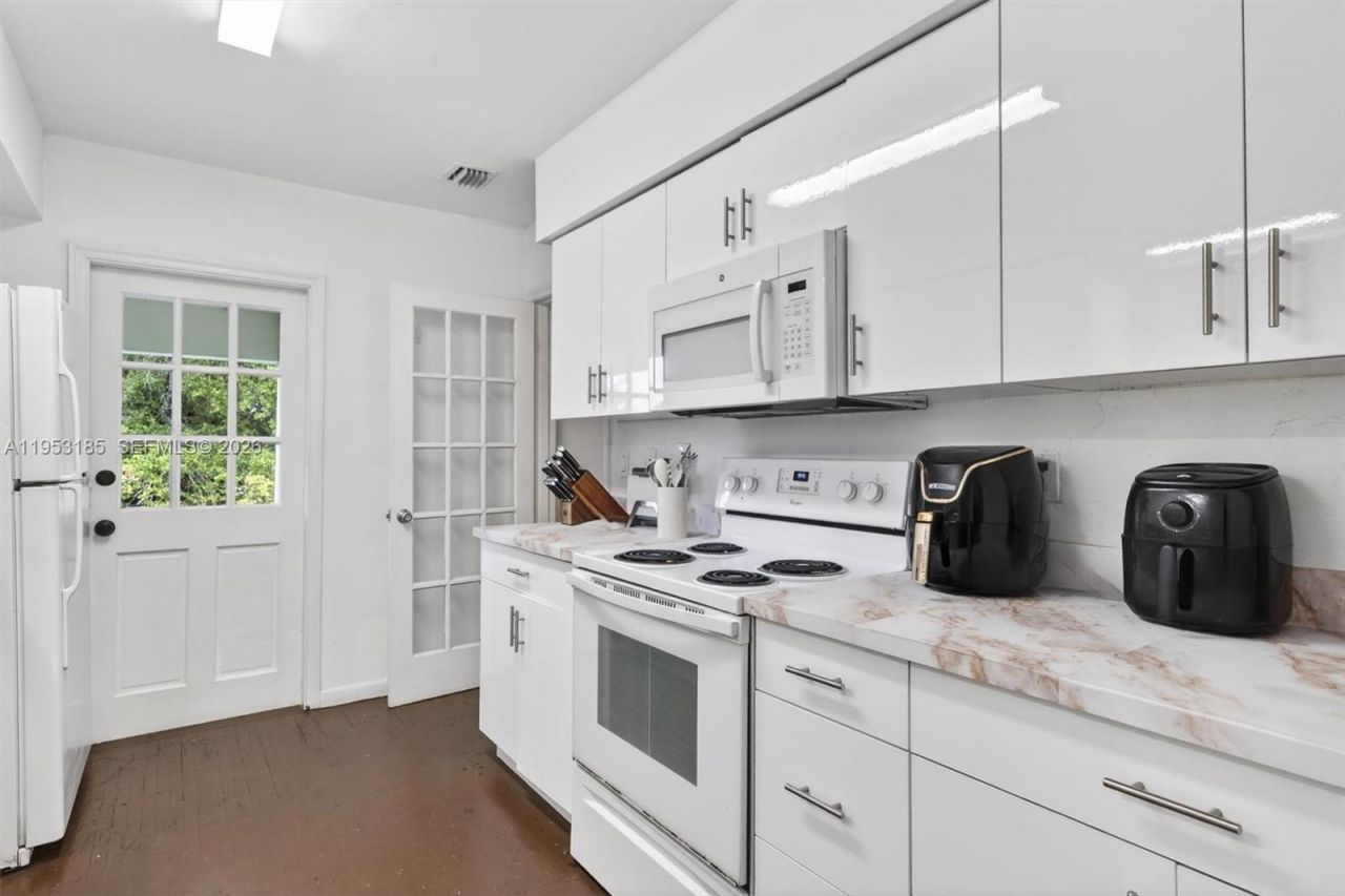 4851 University Dr, Coral Gables, FL 33146 Photo