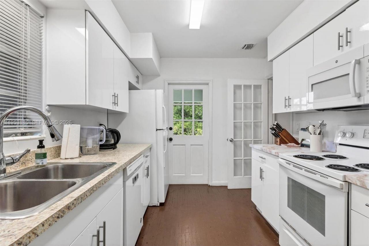 4851 University Dr, Coral Gables, FL 33146 Photo