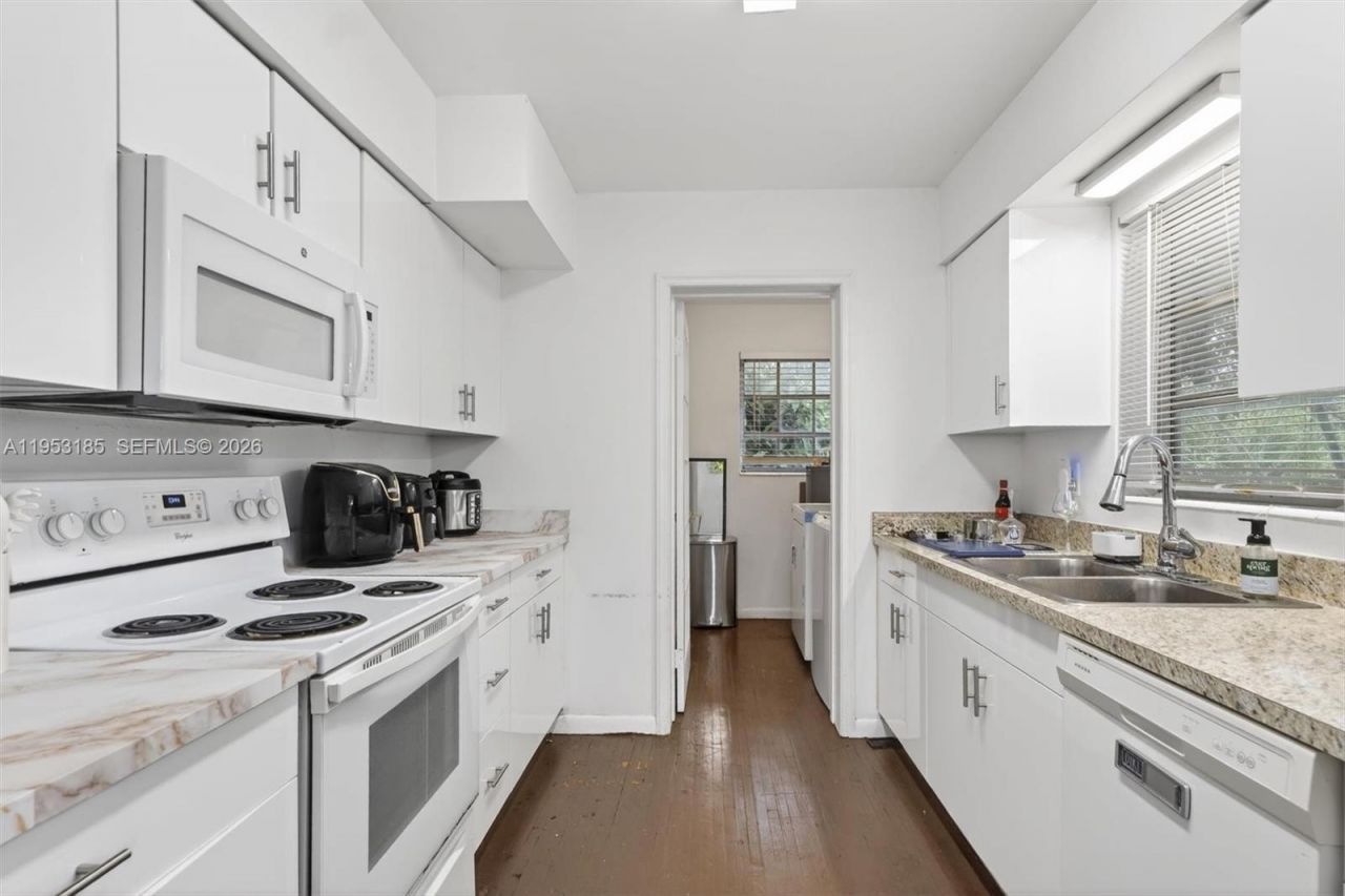 4851 University Dr, Coral Gables, FL 33146 Photo