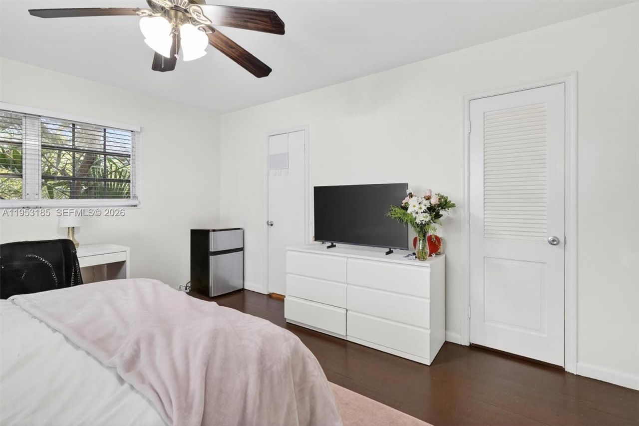 4851 University Dr, Coral Gables, FL 33146 Photo