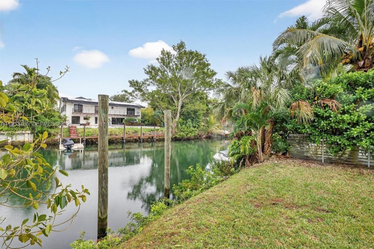 4851 University Dr, Coral Gables, FL 33146 Photo