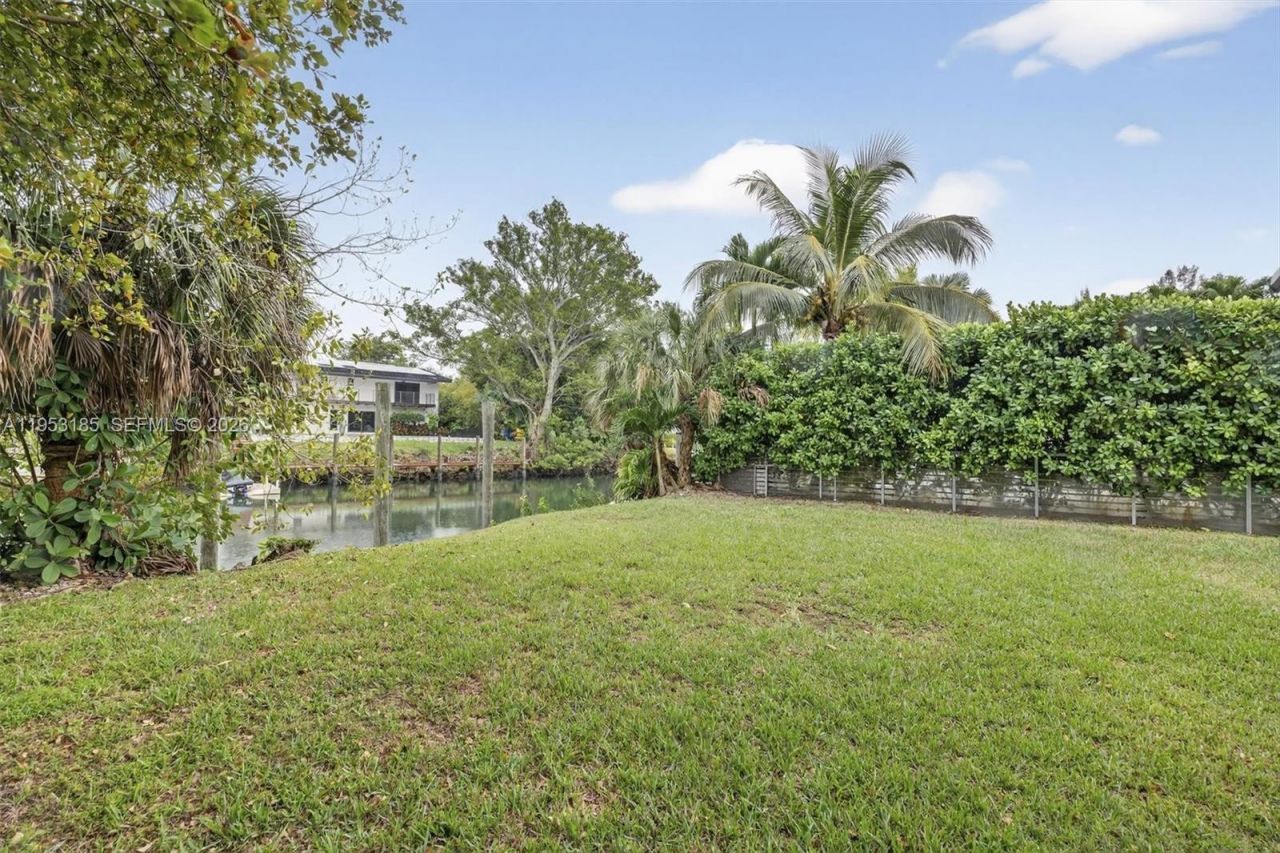 4851 University Dr, Coral Gables, FL 33146 Photo