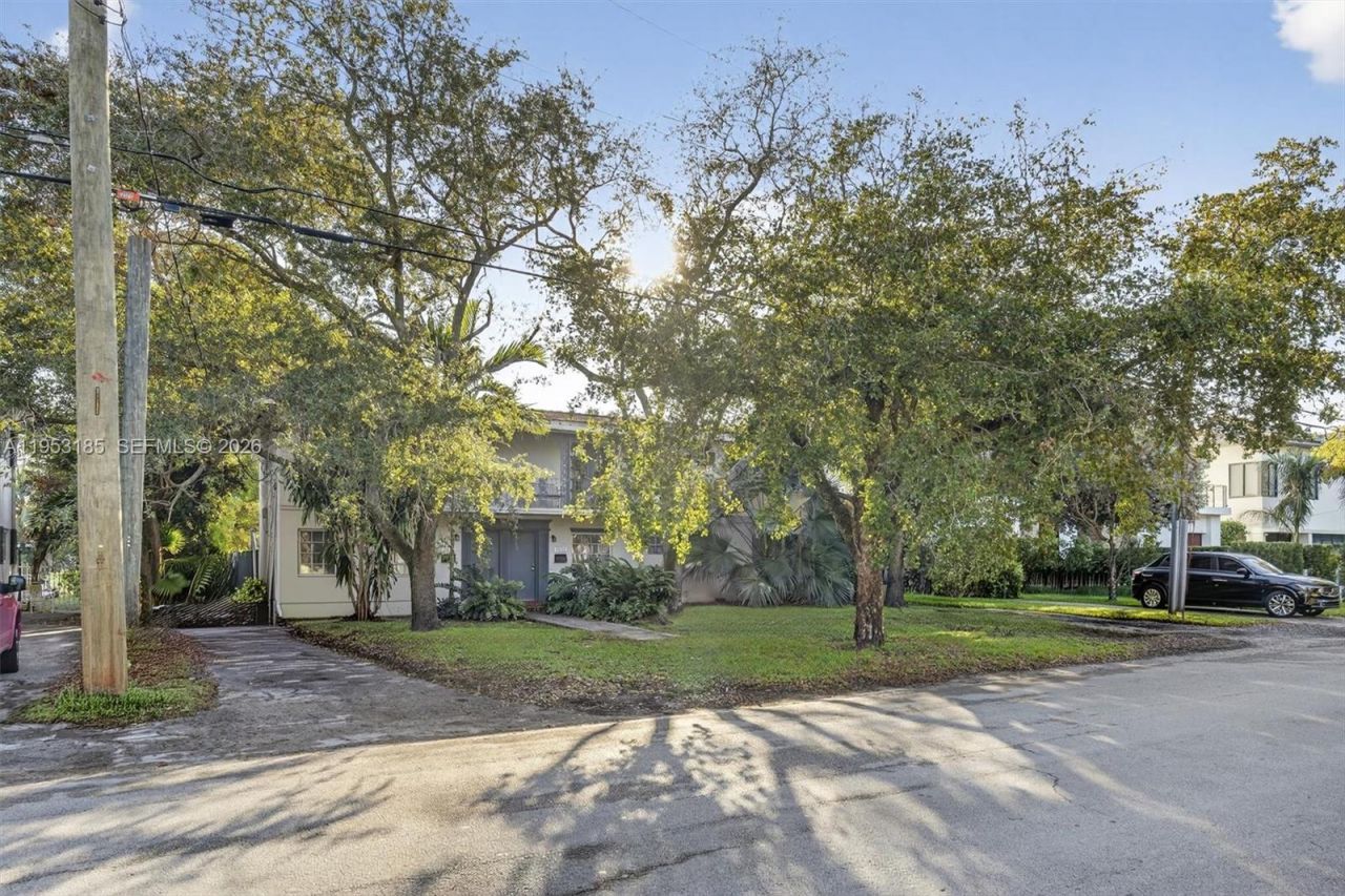 4851 University Dr, Coral Gables, FL 33146 Photo