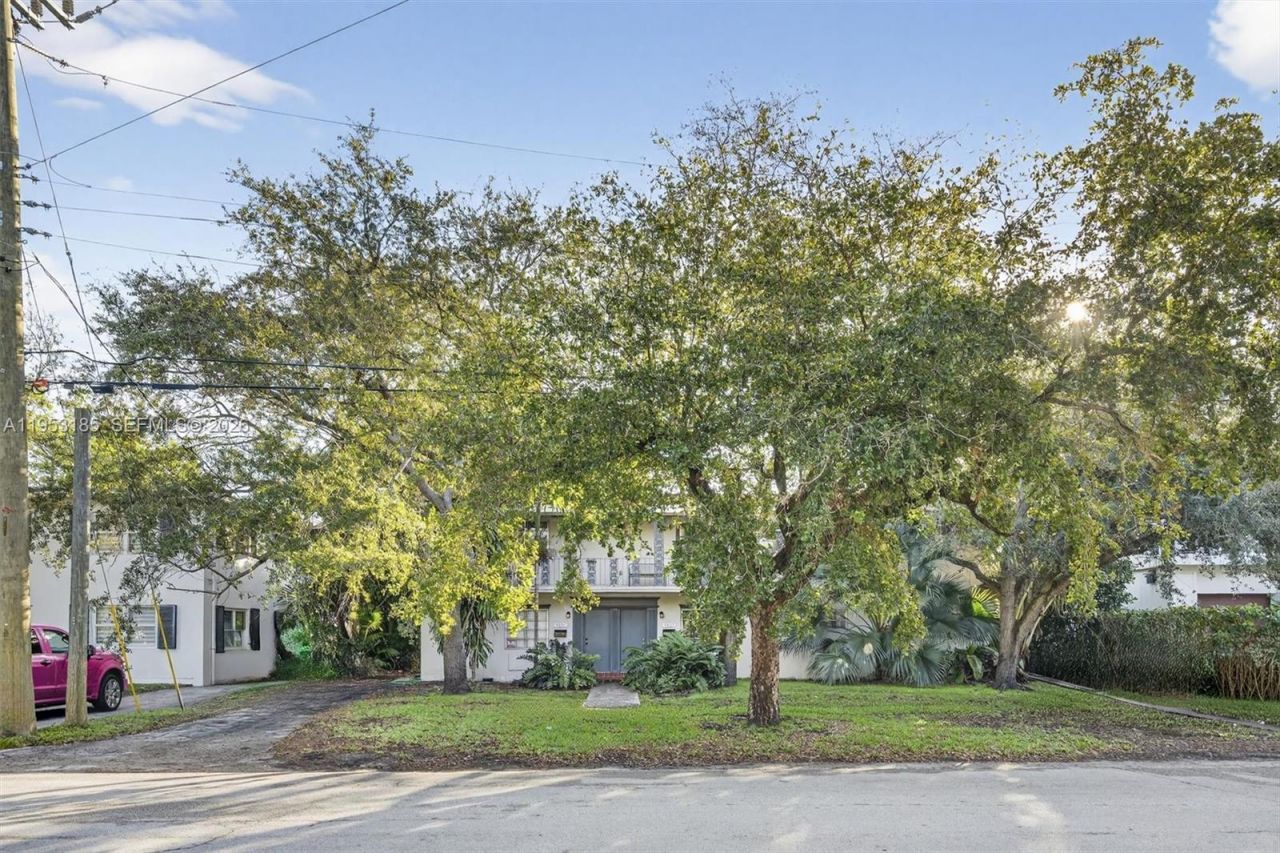 4851 University Dr, Coral Gables, FL 33146 Photo