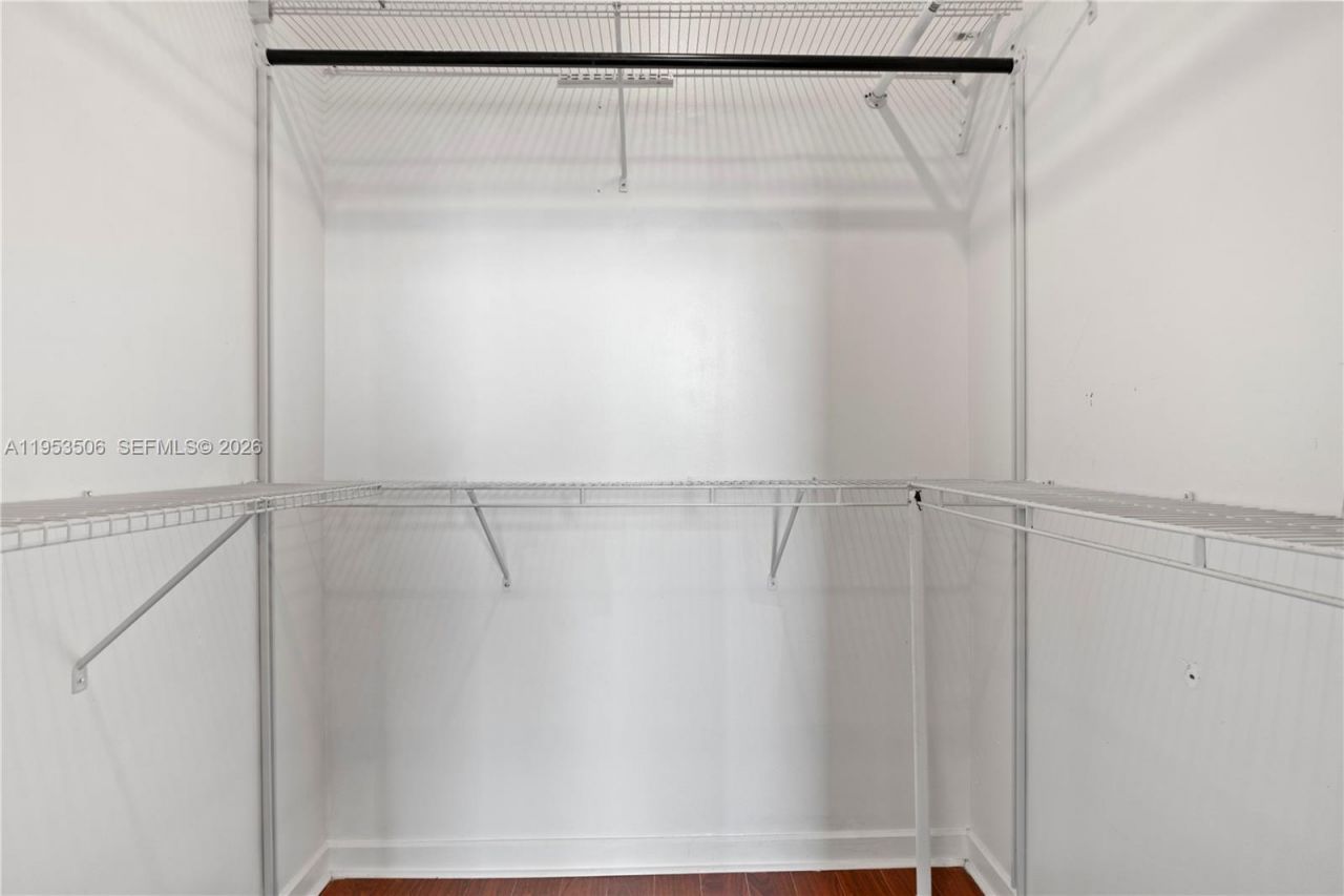 335 S Biscayne Blvd , Unit UPH02, Miami, FL 33131 Photo