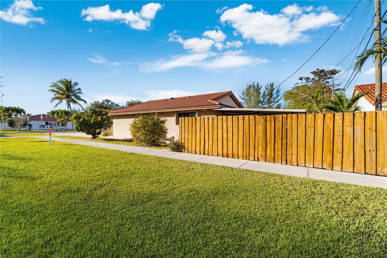 3895 SW 68th Ave, Miami, FL 33155 Photo