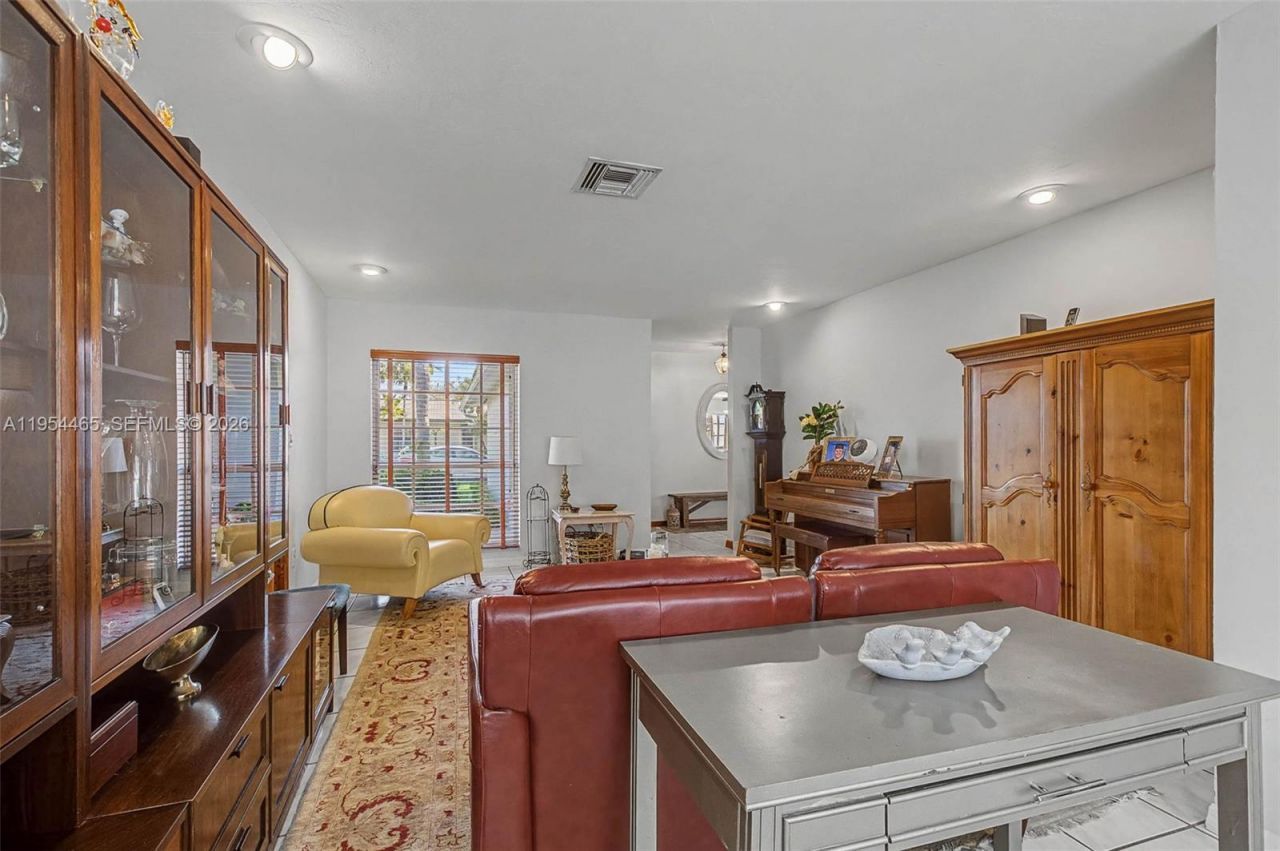 9412 SW 184th Ter, Cutler Bay, FL 33157 Photo