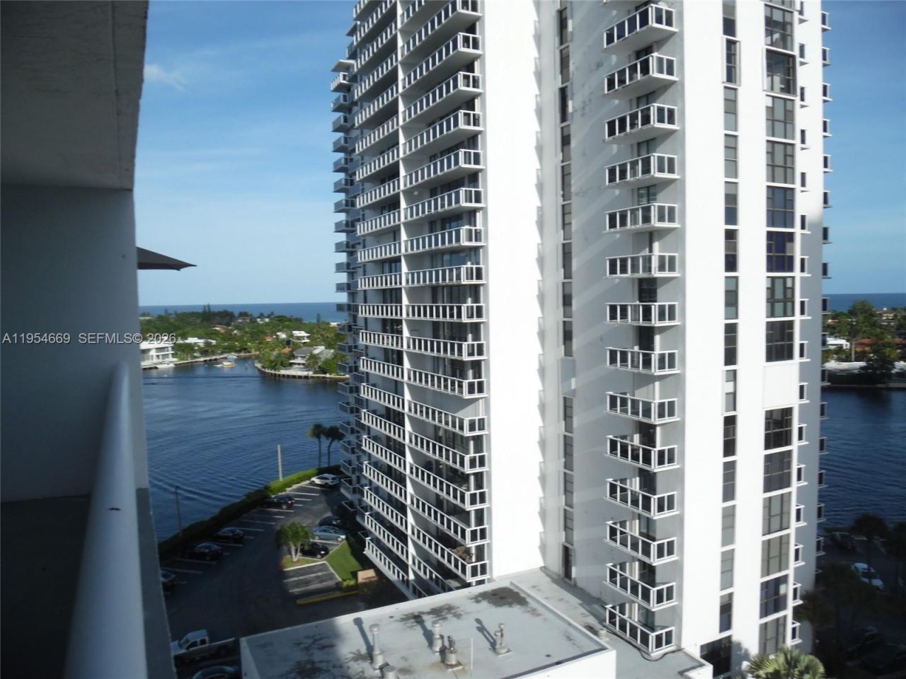 20505 E Country Club Dr , Unit 1135, Aventura, FL 33180 Photo