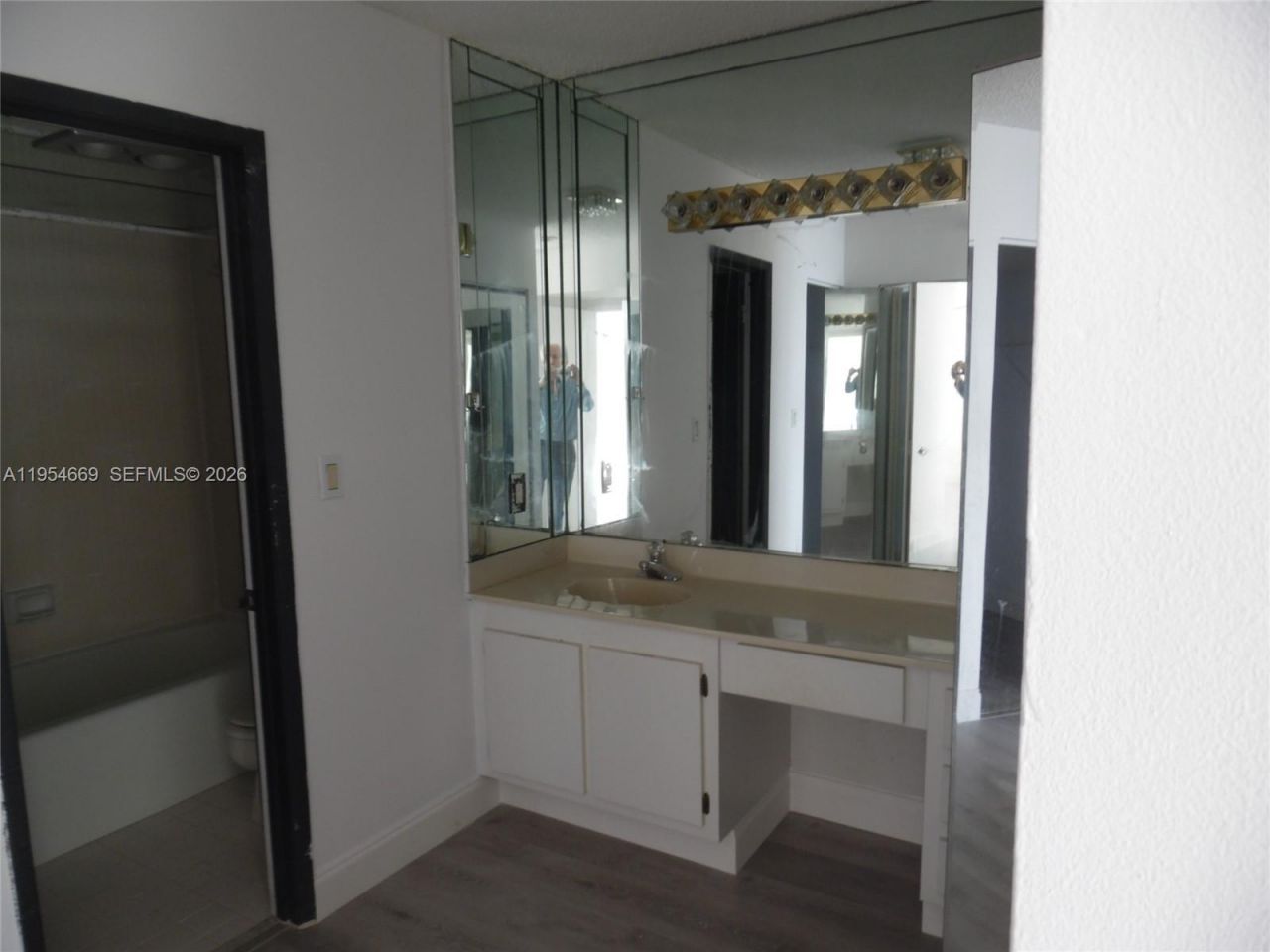 20505 E Country Club Dr, Unit 1135, Aventura, FL 33180 Photo