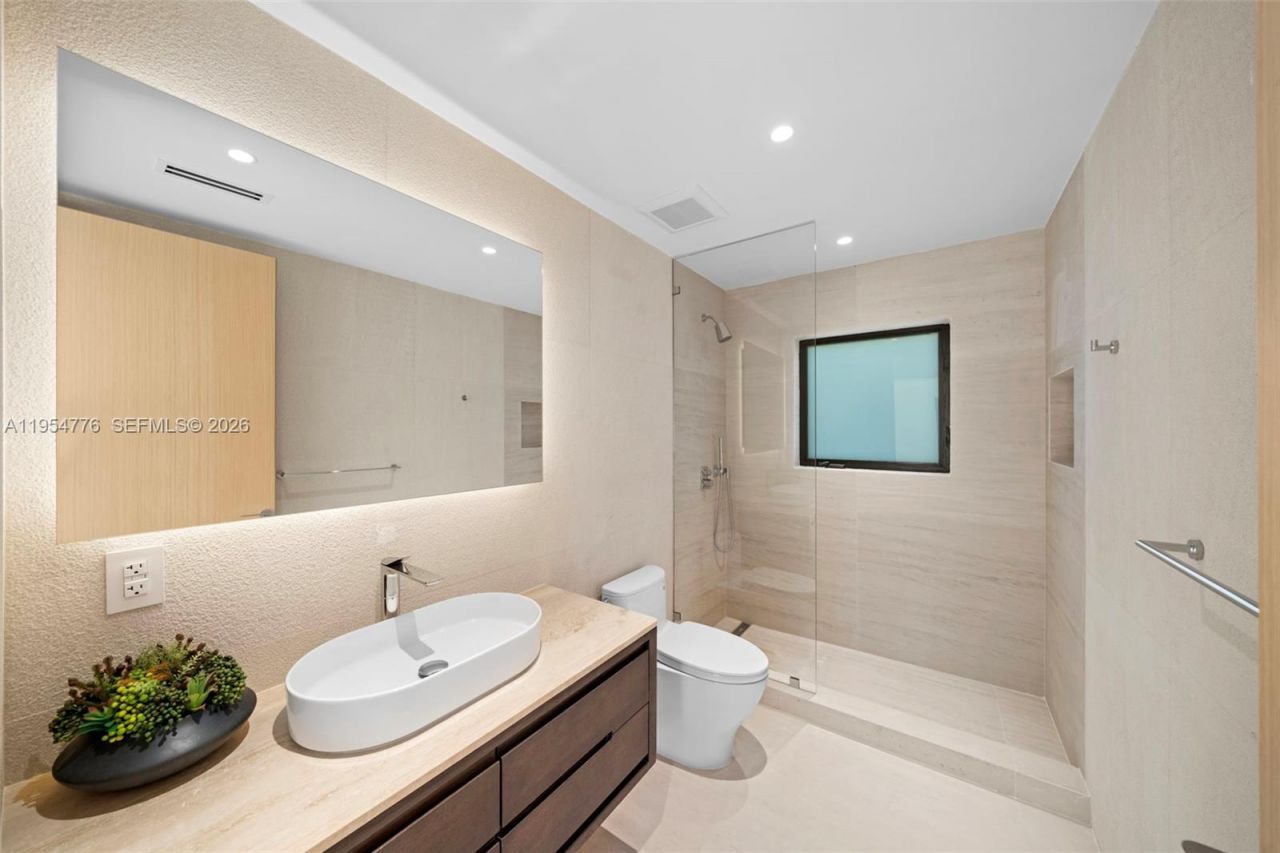 222 E Rivo Alto Dr , Miami Beach, FL 33139 Photo