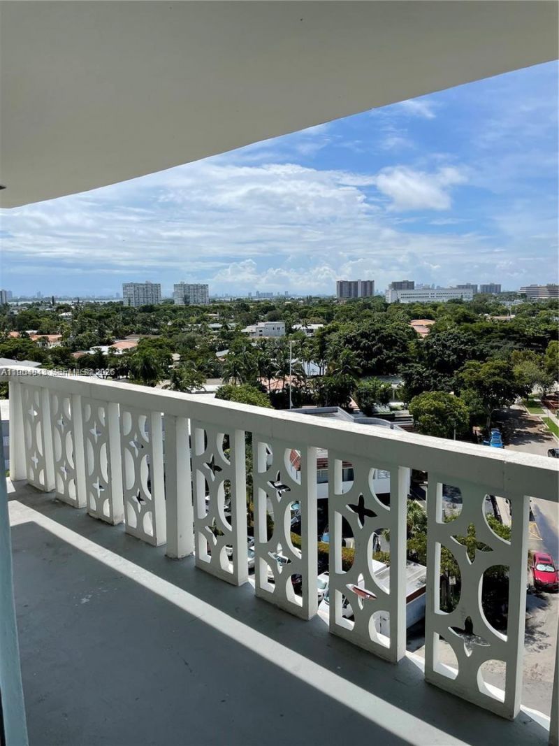 13155 Ixora Ct, Unit 901, North Miami, FL 33181 Photo