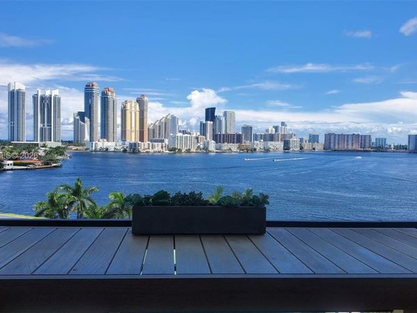 3600 Mystic Pointe Dr, Unit 913, Aventura, FL 33180