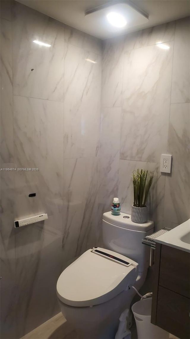 3600 Mystic Pointe Dr, Unit 913, Aventura, FL 33180 Photo