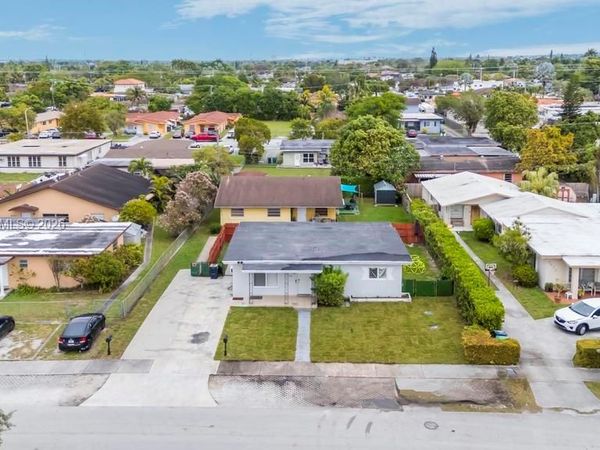 9435-9437 SW 39th St, Miami, FL 33165