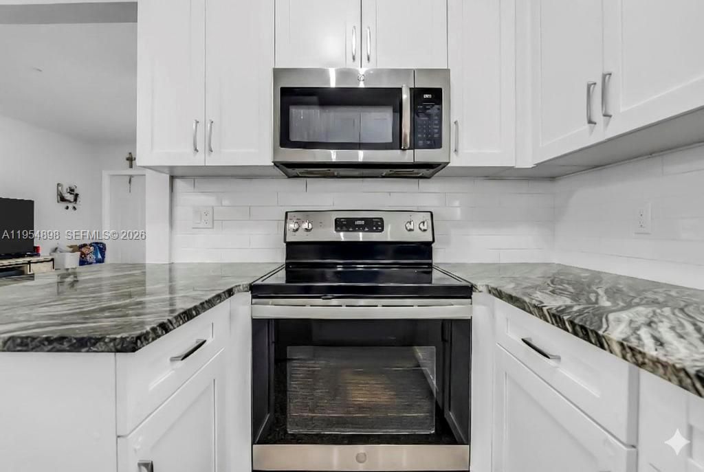 9435-9437 SW 39th St, Miami, FL 33165 Photo