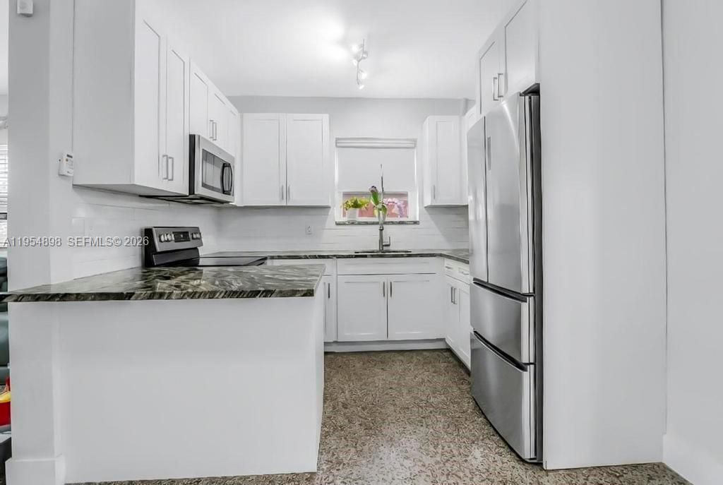 9435-9437 SW 39th St, Miami, FL 33165 Photo