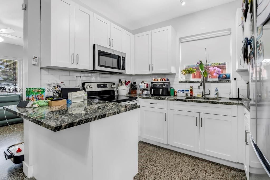 9435-9437 SW 39th St, Miami, FL 33165 Photo