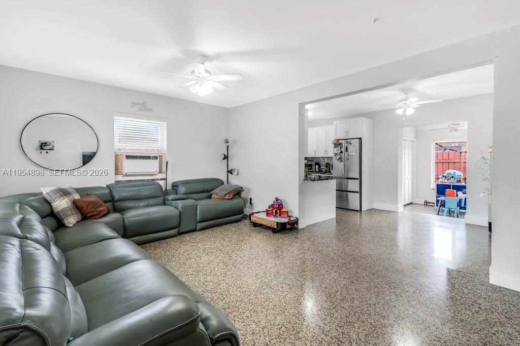 9435-9437 SW 39th St, Miami, FL 33165 Photo