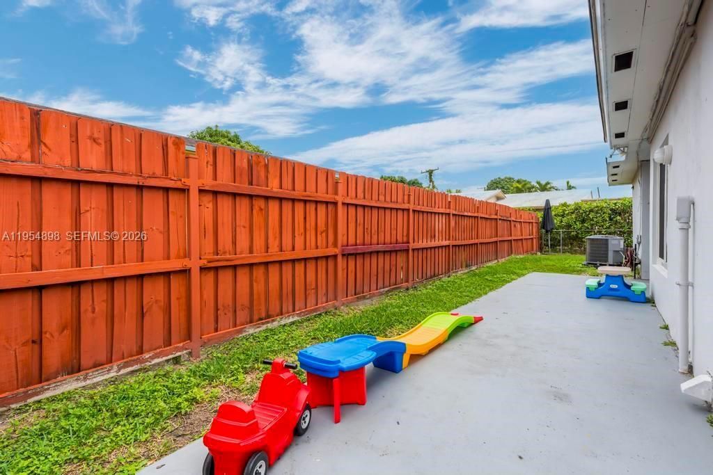 9435-9437 SW 39th St, Miami, FL 33165 Photo