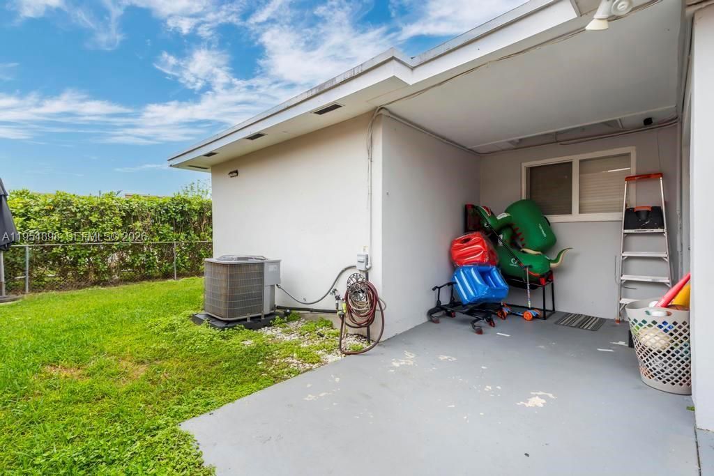 9435-9437 SW 39th St, Miami, FL 33165 Photo