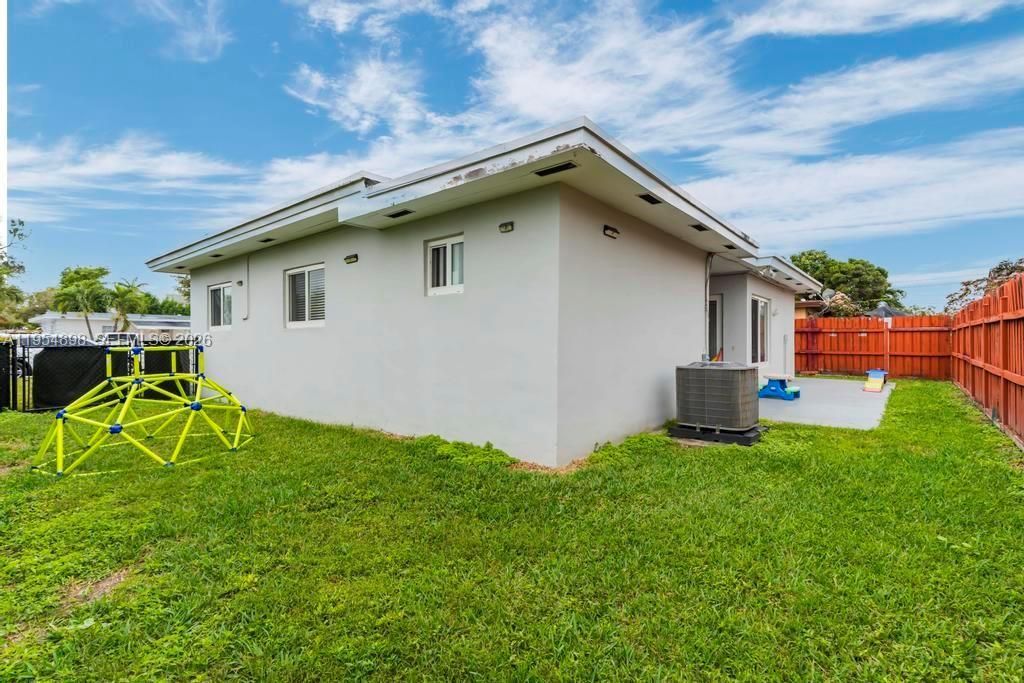 9435-9437 SW 39th St, Miami, FL 33165 Photo