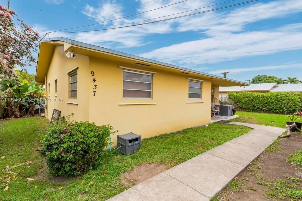 9435-9437 SW 39th St, Miami, FL 33165 Photo