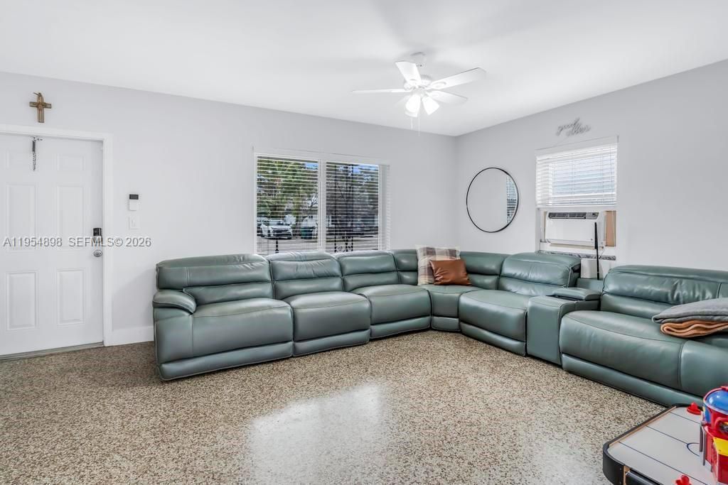 9435-9437 SW 39th St, Miami, FL 33165 Photo