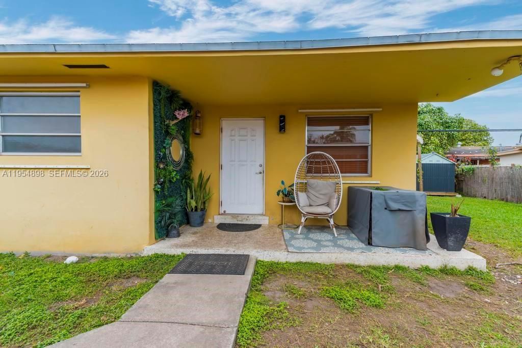 9435-9437 SW 39th St, Miami, FL 33165 Photo