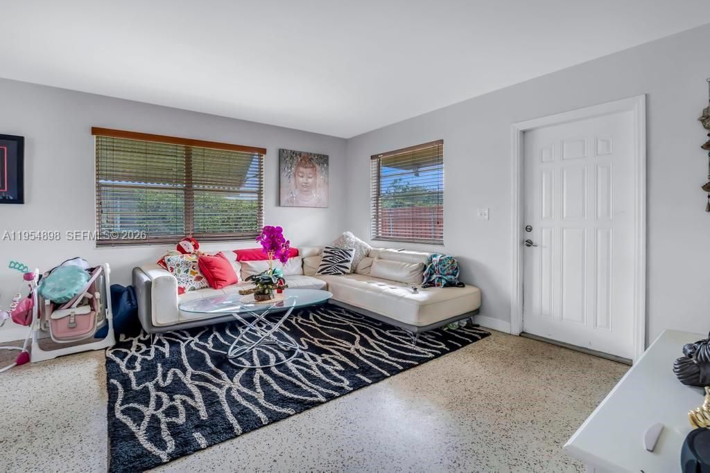 9435-9437 SW 39th St, Miami, FL 33165 Photo