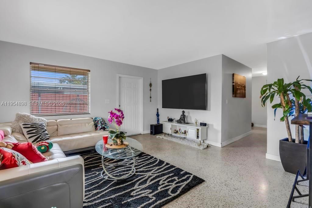 9435-9437 SW 39th St, Miami, FL 33165 Photo