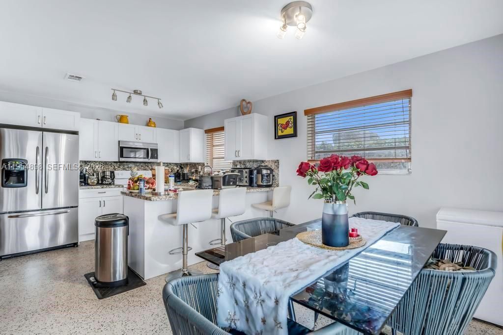 9435-9437 SW 39th St, Miami, FL 33165 Photo