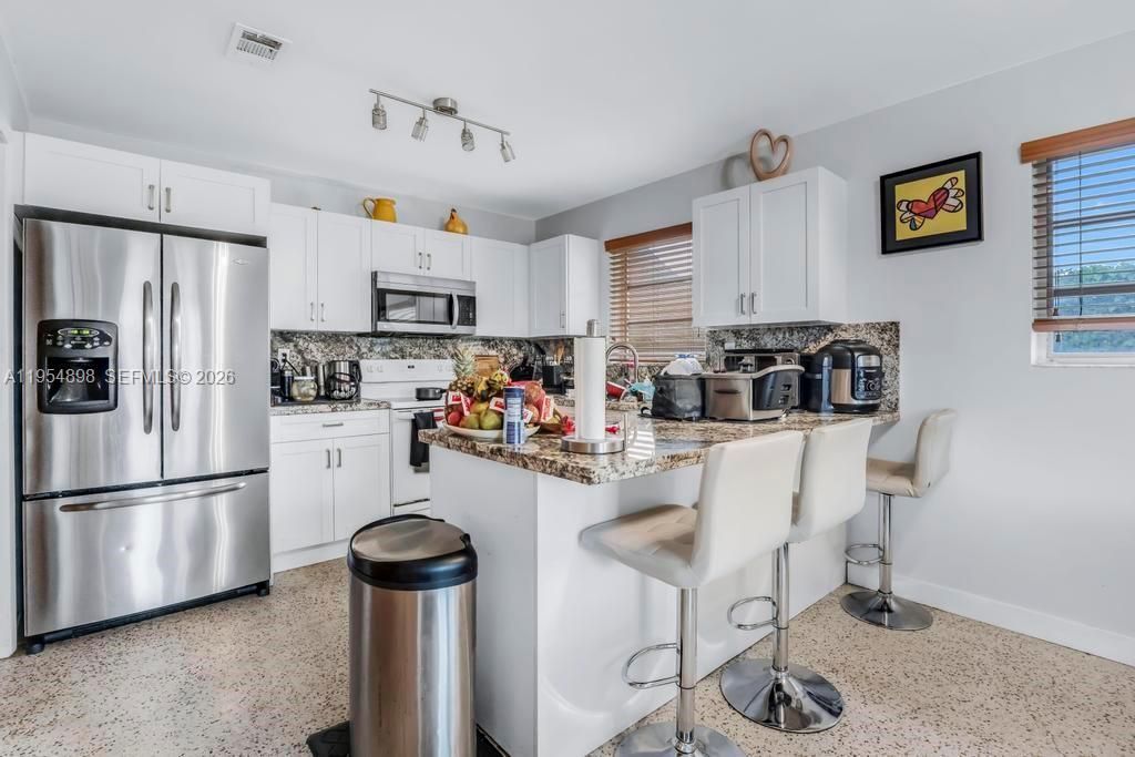 9435-9437 SW 39th St, Miami, FL 33165 Photo