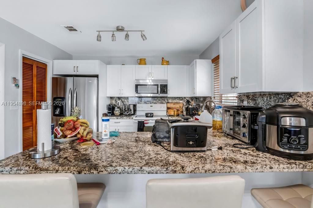 9435-9437 SW 39th St, Miami, FL 33165 Photo