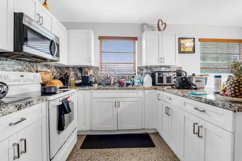 9435-9437 SW 39th St, Miami, FL 33165 Photo