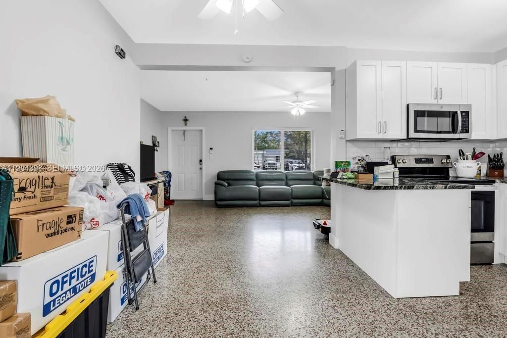 9435-9437 SW 39th St, Miami, FL 33165 Photo