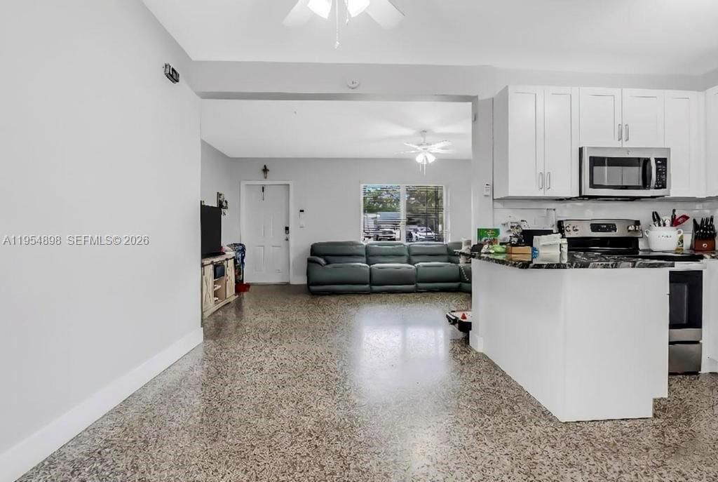 9435-9437 SW 39th St, Miami, FL 33165 Photo