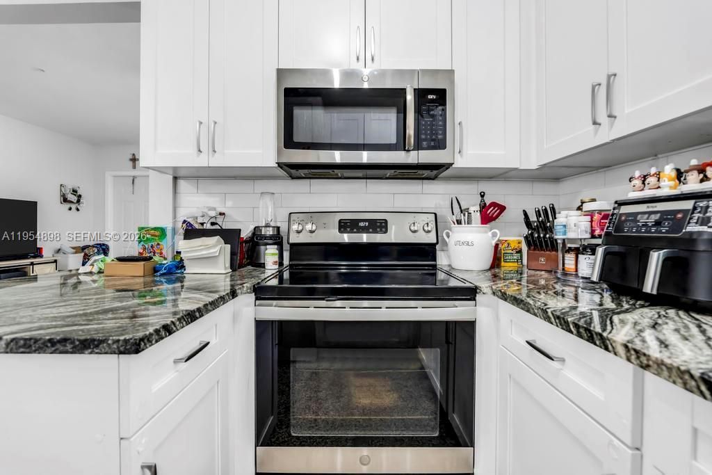 9435-9437 SW 39th St, Miami, FL 33165 Photo